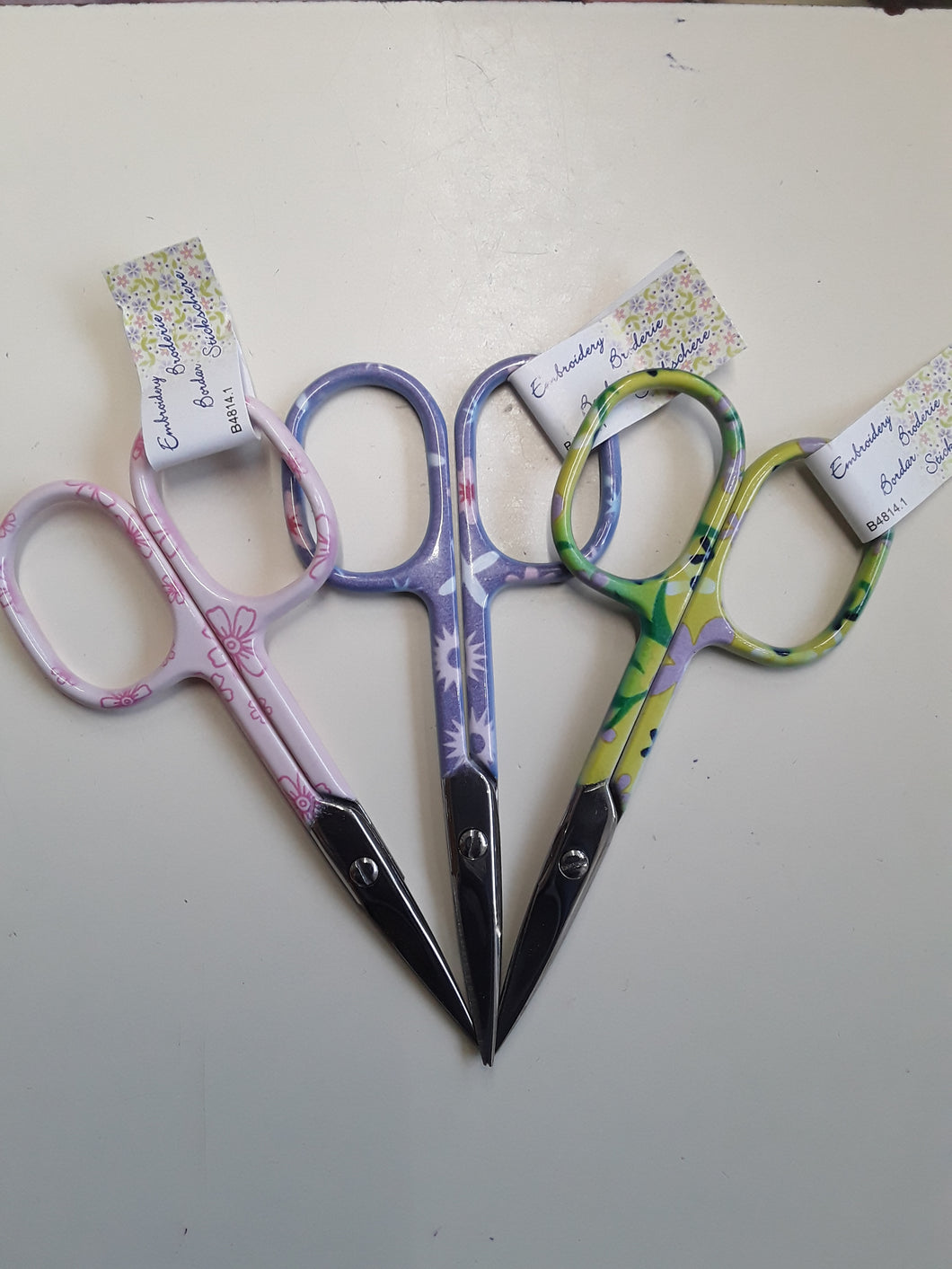 Flowery embroidery scissors